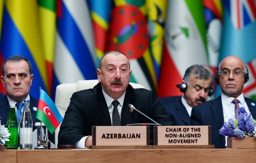 Biz müasir şəhərsalma - “ağıllı şəhər”, “ağıllı kənd” konsepsiyalarından istifadə edərək yeni şəhər və kəndləri sıfırdan yaradırıq