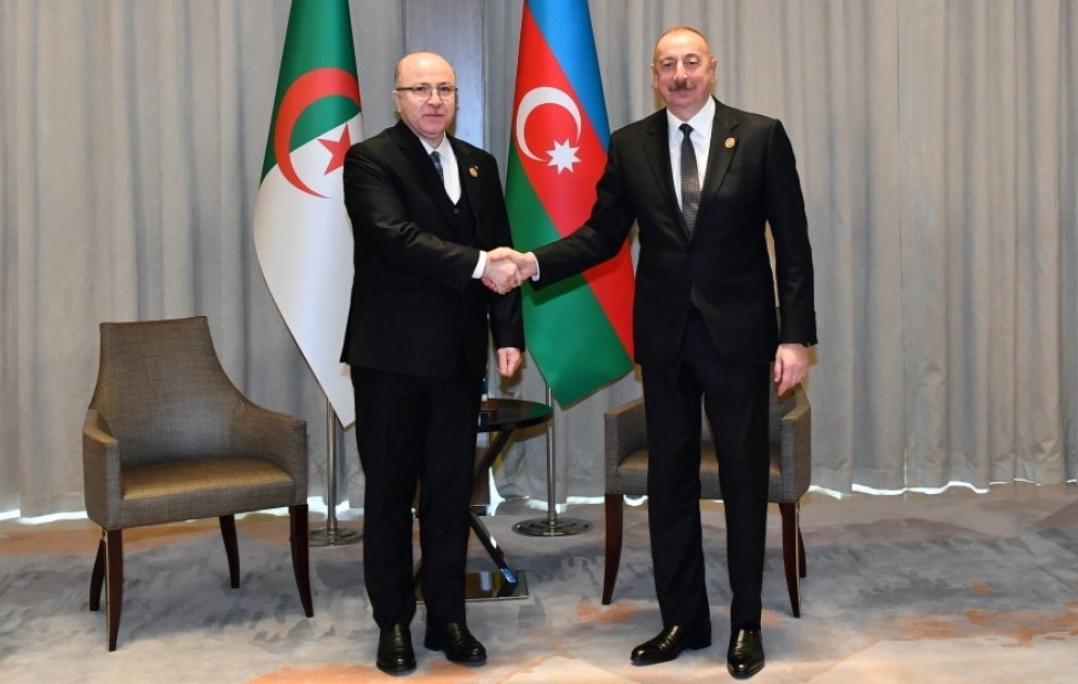Le président Ilham Aliyev s’entretient avec le Premier ministre algérien