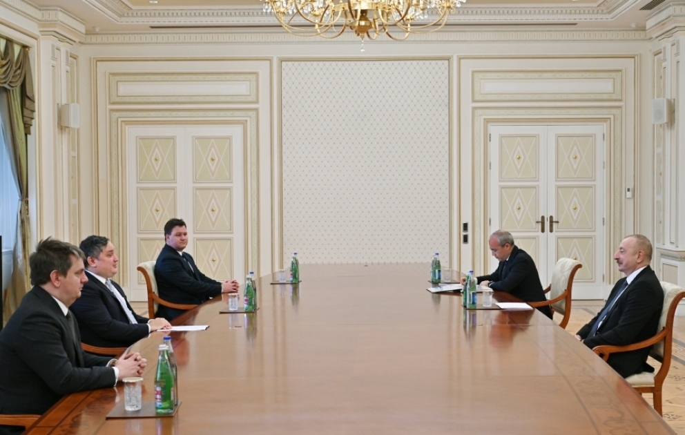 Präsident Ilham Aliyev empfängt ungarischen Minister für Wirtschaftsentwicklung