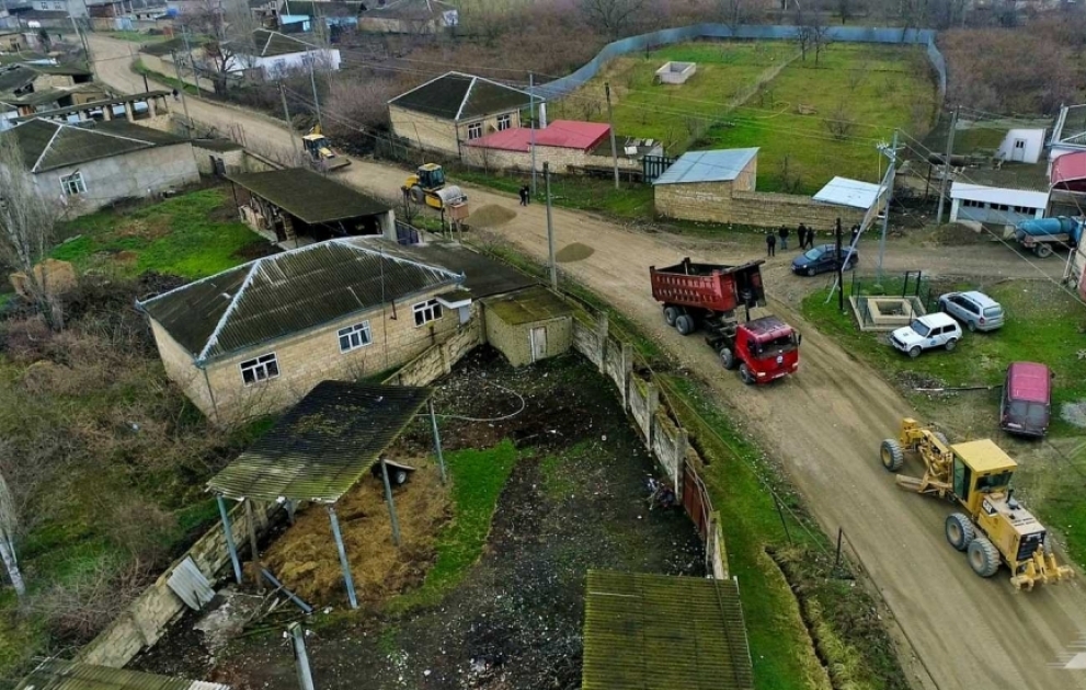 Xaçmazda 10 yaşayış məntəqəsinin yolu yenidən qurulur