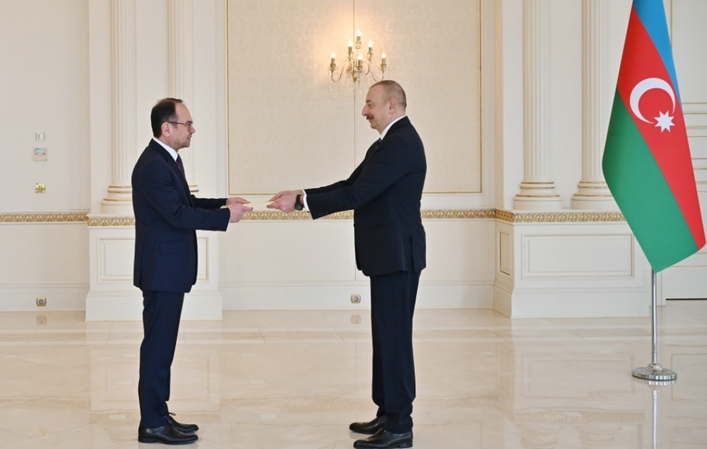 Президент Ильхам Алиев принял верительные грамоты новоназначенного посла Болгарии в Азербайджане