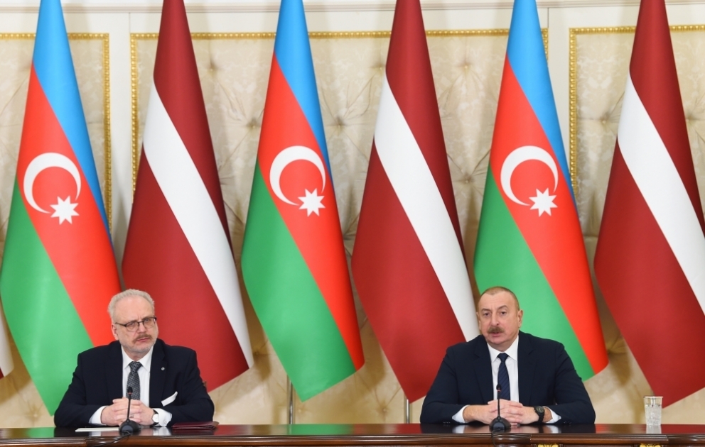 Les présidents azerbaïdjanais et letton font des déclarations à la presse