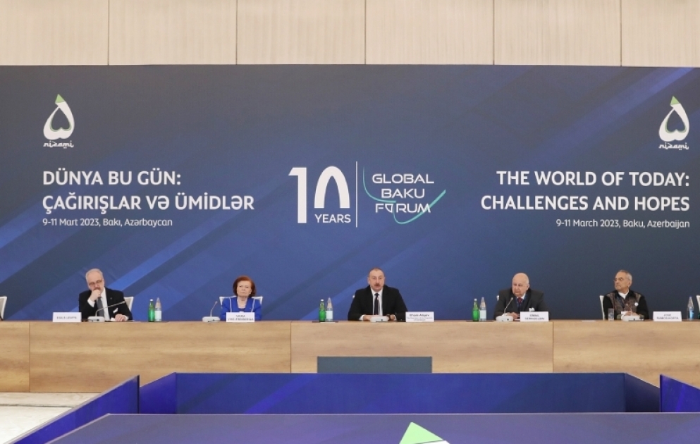 Zehntes Globale Baku Forum zum Thema “Die Welt heute: Herausforderungen und Hoffnungen“ 
Präsident Ilham Aliyev nimmt an der Eröffnungsveranstaltung des Forums teil