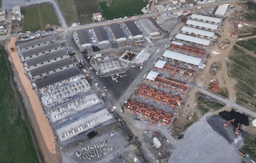 Zəlzələ zonasında tikilən müvəqqəti sığınacaqların dronla görüntüsü