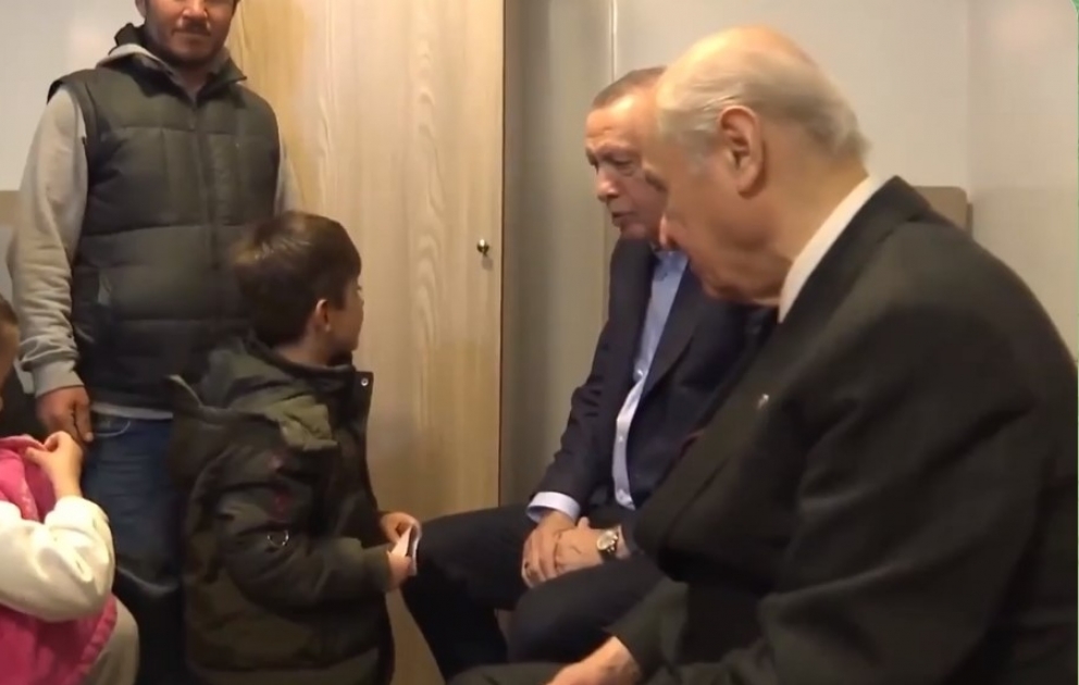 Ərdoğanın zəlzələdə evləri dağılan uşaqlarla söhbəti