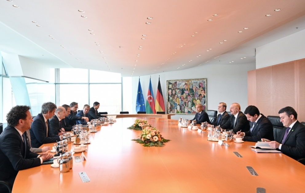 Treffen von Präsident Ilham Aliyev und Bundeskanzler Olaf Scholz in erweitertem Format in Berlin