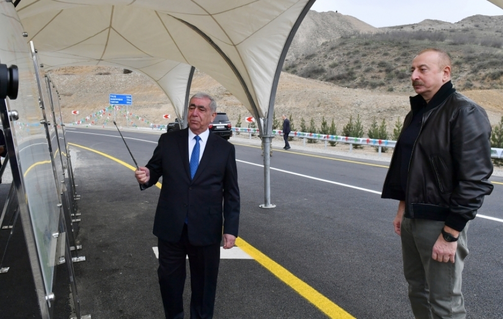 Präsident Ilham Aliyev und First Lady Mehriban Aliyeva zu Besuch im Rayon Terter