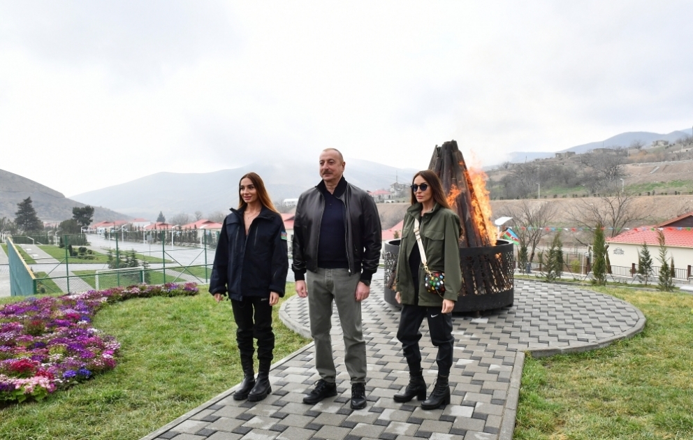 Le président Ilham Aliyev et son épouse Mehriban Aliyeva ont visité le village de Talych