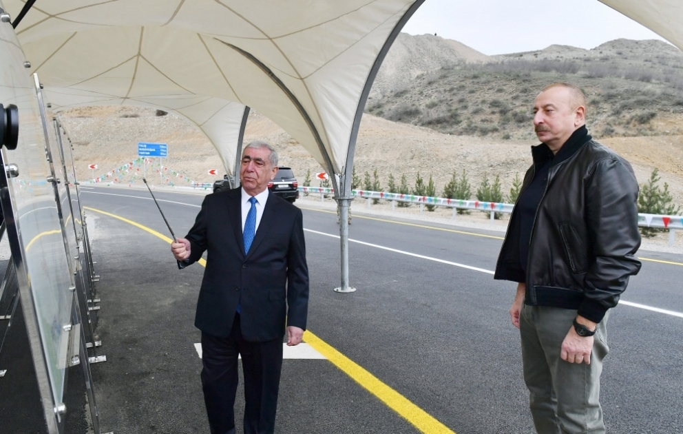 Präsident Ilham Aliyev und First Lady Mehriban Aliyeva zu Besuch im Rayon Terter