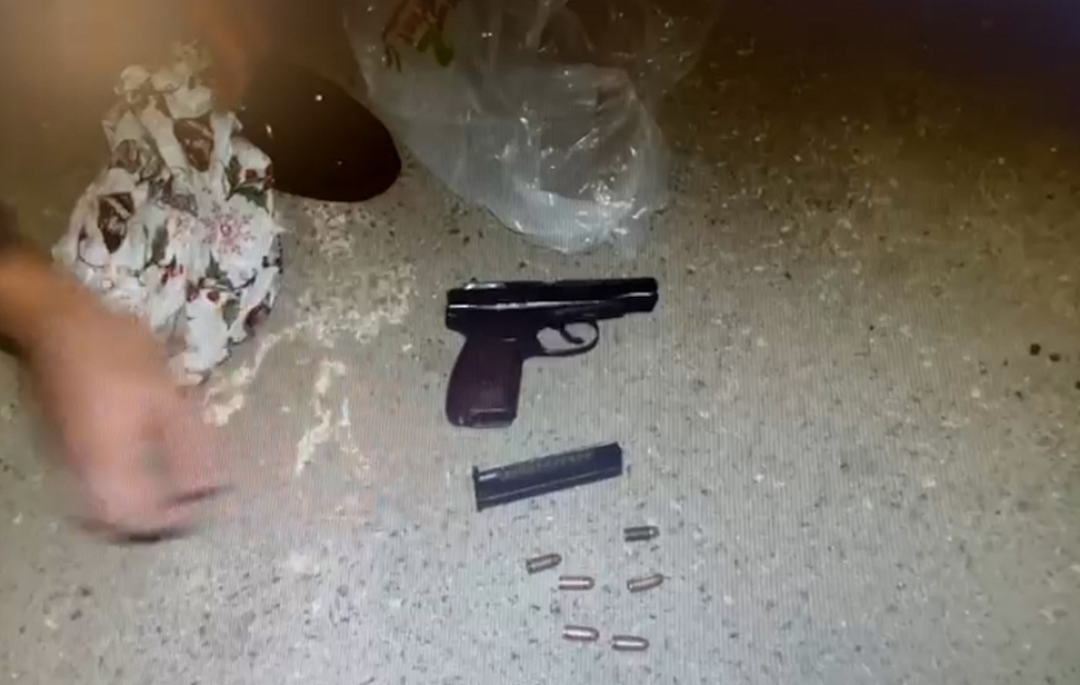 Avtomobilində qanunsuz olaraq “Makarov” gəzdirən şəxs saxlanılıb