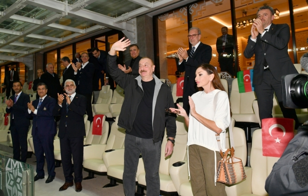 Benefizspiel im Olympiastadion in Baku: Karabach gegen Galatasaray 
Präsident Ilham Aliyev und First Lady Mehriban Aliyeva schauten Spiel