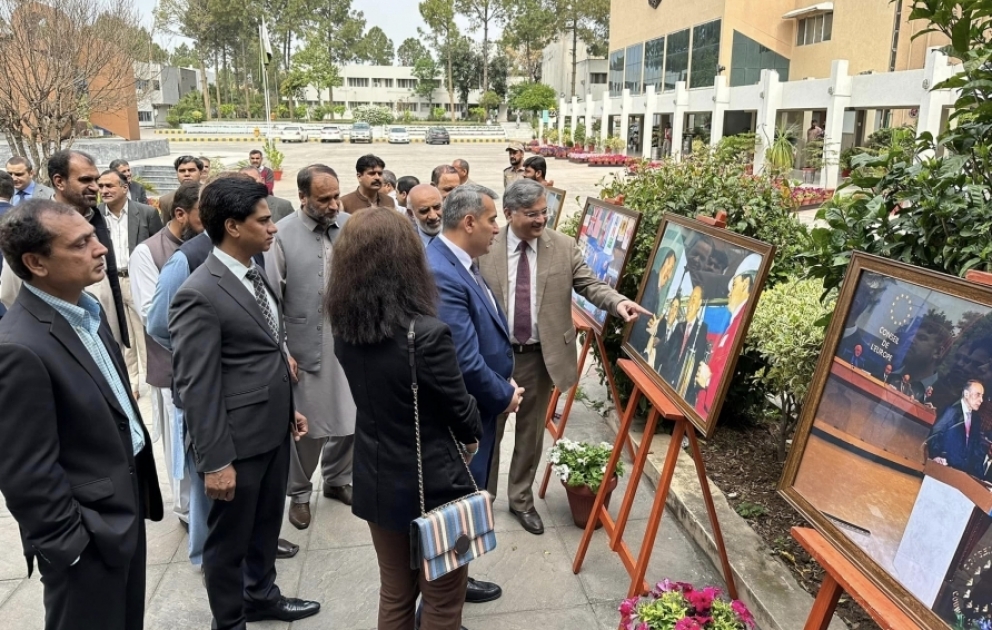 Allama İqbal Universitetində Ulu Öndərə həsr edilən fotosərgi keçirilib
