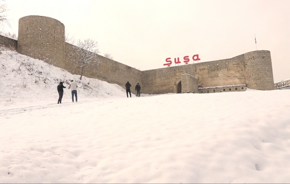 Şuşaya qar yağır