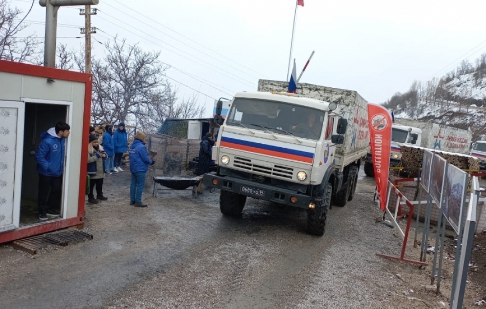 Straße Latschin-Khankendi: Konvoi des russischen Friedenskontingents passiert ungehindert