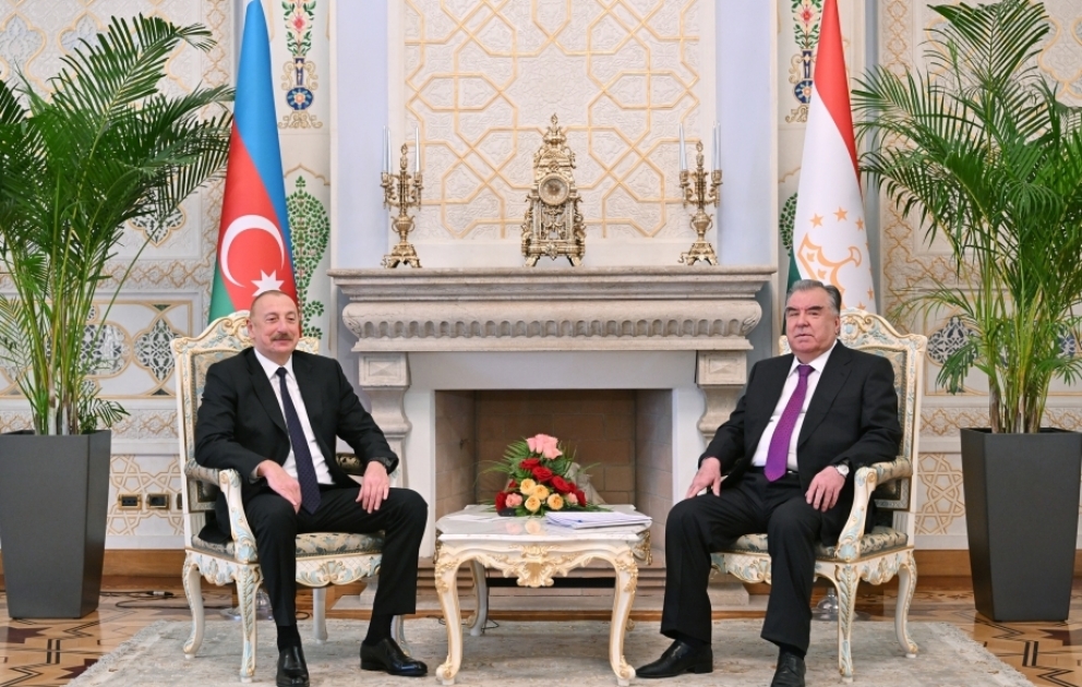 Rencontre en tête-à-tête des présidents azerbaïdjanais et tadjik