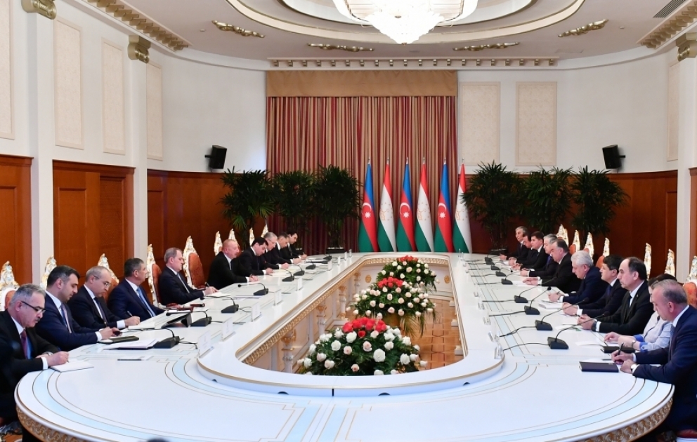 Azərbaycan və Tacikistan prezidentlərinin geniş tərkibdə görüşü olub