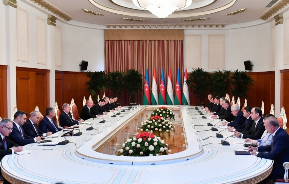 Präsident Ilham Aliyev und Präsident Emomali Rahmon treffen sich in erweitertem Format in Duschanbe