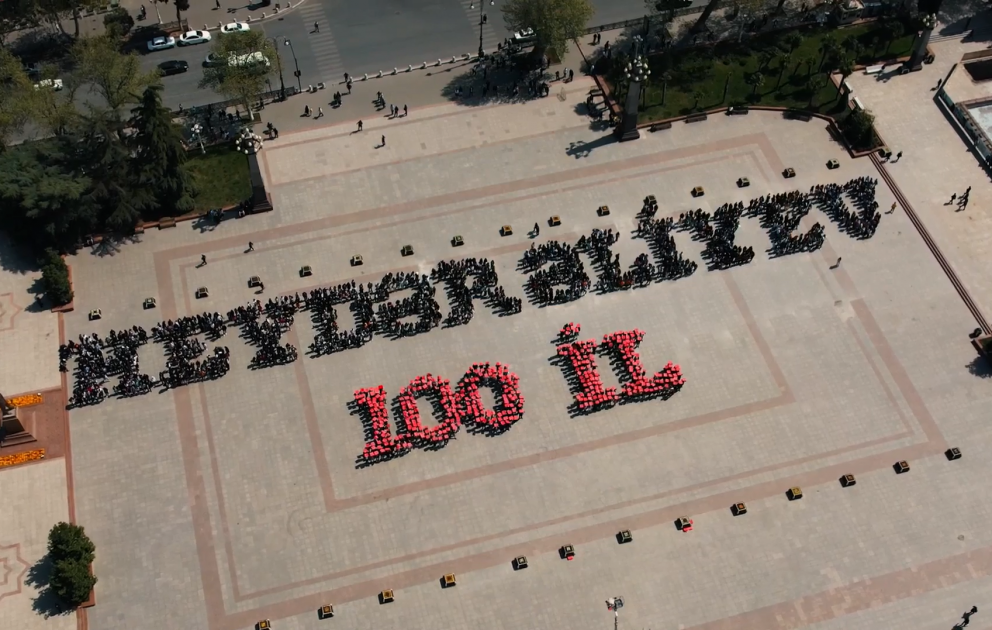 Ulu Öndərin 100 illiyi münasibətilə fləşmob