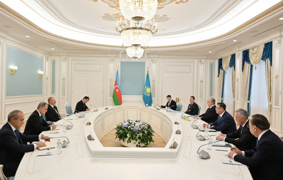 Astana: Präsidenten von Aserbaidschan und Kasachstan treffen sich in engem Kreis