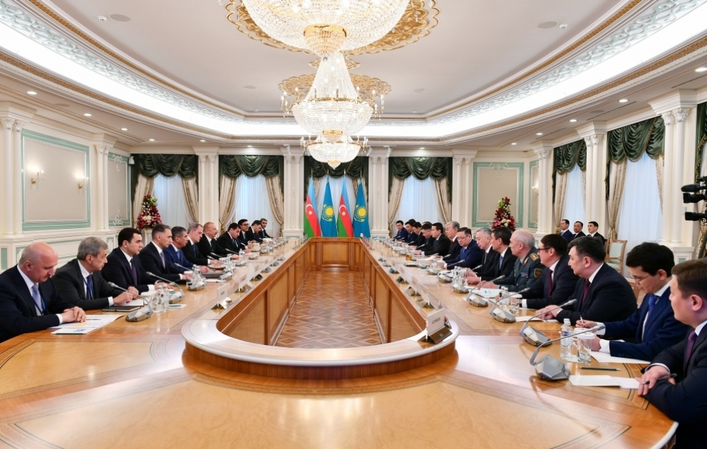 Präsident Ilham Aliyev und Präsident Kassym-Jomart Tokayev treffen sich in erweitertem Format in Astana