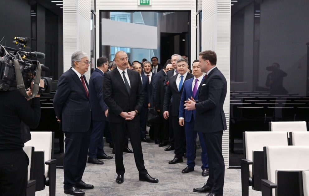 Präsidenten von Aserbaidschan und Kasachstan besuchen Internationales Finanzzentrum Astana