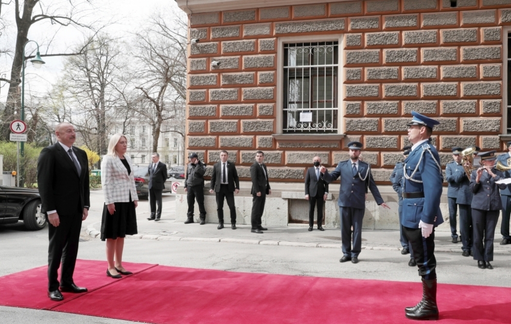 Offizieller Empfang des Präsidenten von Aserbaidschan in Sarajevo