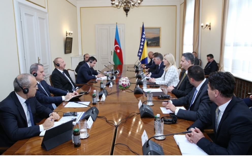 Präsident Ilham Aliyev und Vorsitzende und Mitglieder des Staatspräsidiums von Bosnien und Herzegowina treffen sich in erweitertem Format