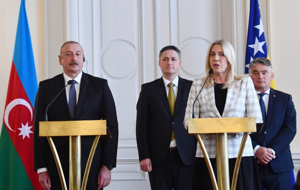 Sarajevo: Aserbaidschans Präsident Ilham Aliyev und Vorsitzende des Staatspräsidiums von Bosnien und Herzegowina treten mit Erklärungen für Presse ab