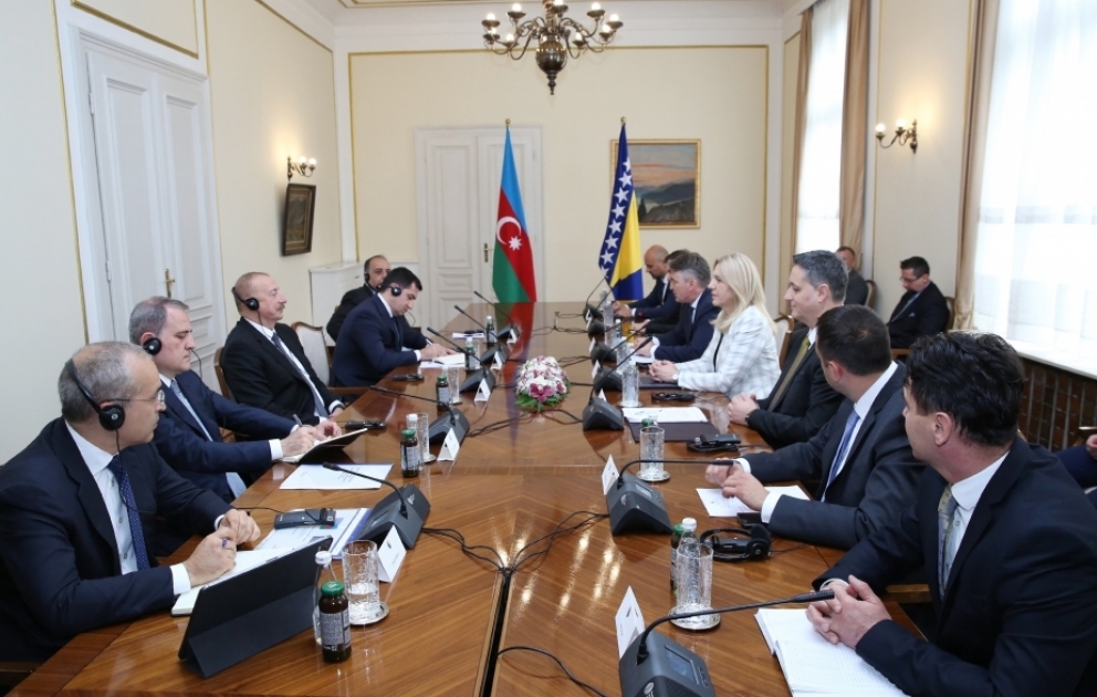 Réunion élargie du président Ilham Aliyev avec la présidente et les membres de la Présidence collégiale de la Bosnie-Herzégovine à Sarajevo