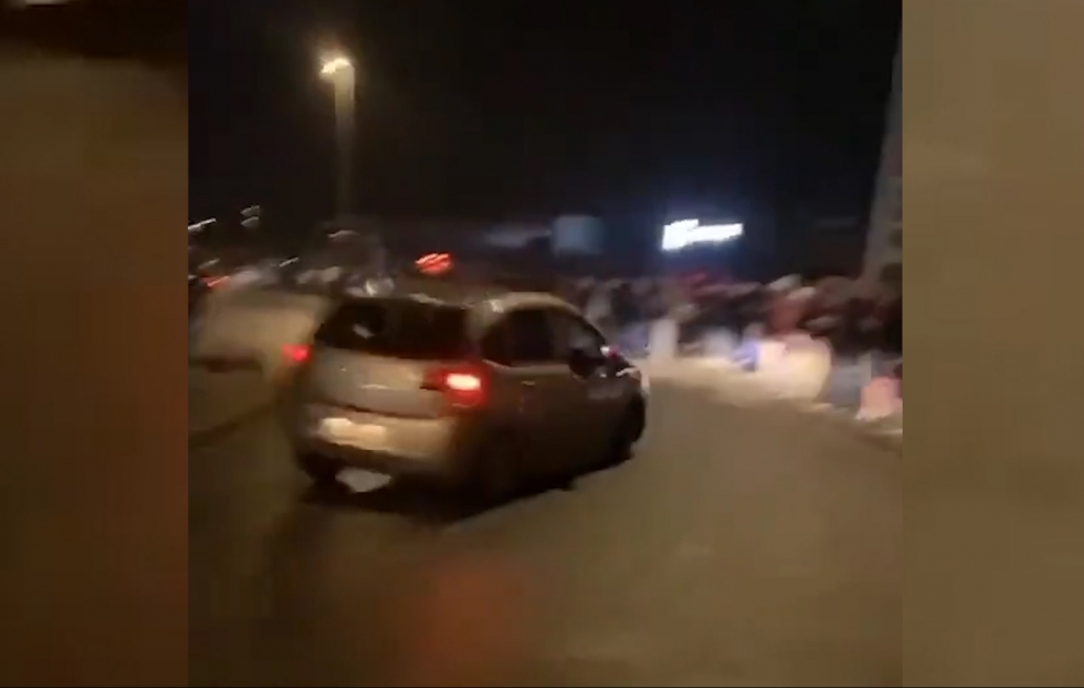 Fransanın Bordo şəhərində avtomobil insanların üstünə sürdü