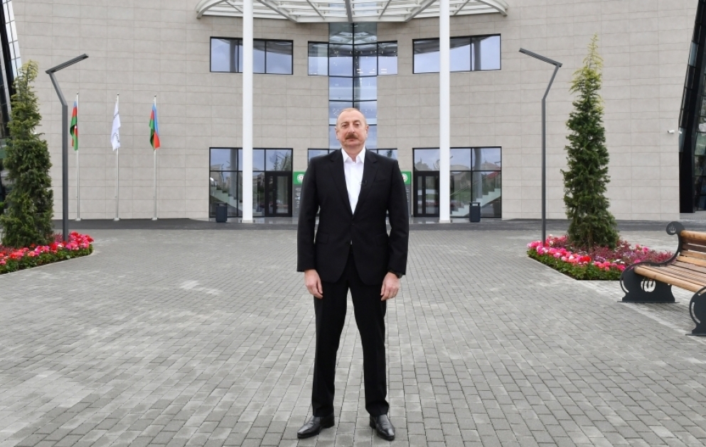Le président Ilham Aliyev accorde une interview à la chaîne de télévision AzTV à Salyan
