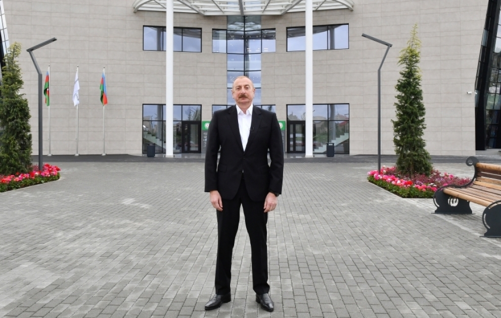 Präsident Ilham Aliyev gibt dem aserbaidschanischen Fernsehen Interview
