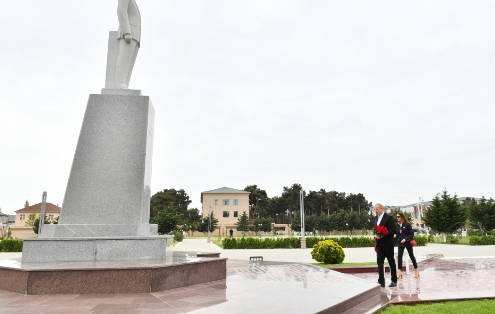 Präsident Ilham Aliyev und First Lady zu Besuch im Neftchala Distrikt