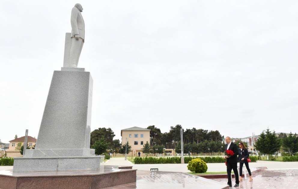 Le président azerbaïdjanais et la première dame se déplacent dans la région de Neftchala