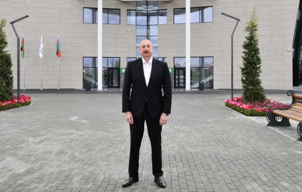 Президент Ильхам Алиев в городе Сальян дал интервью Азербайджанскому телевидению