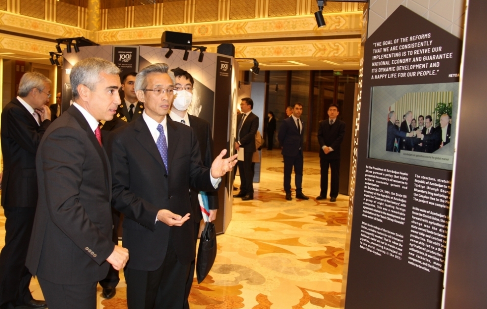Pekində Ümummilli Liderin 100 illiyinə həsr edilən sərgi və konsert təşkil olunub