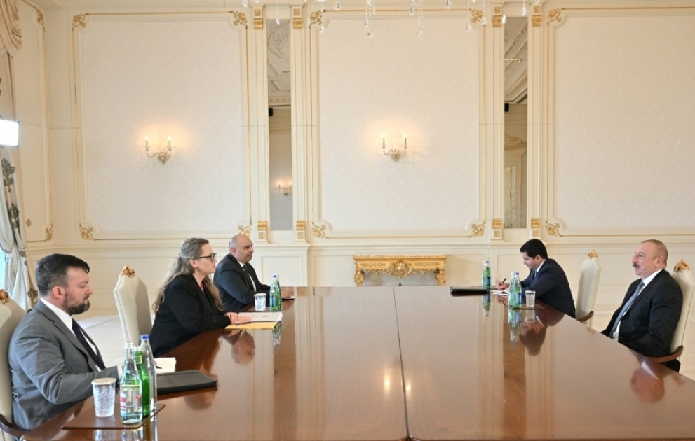 Präsident Ilham Aliyev empfängt stellvertretende Assistentin von US-Staatssekretär