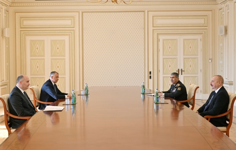Präsident Ilham Aliyev empfängt Verteidigungsminister Georgiens