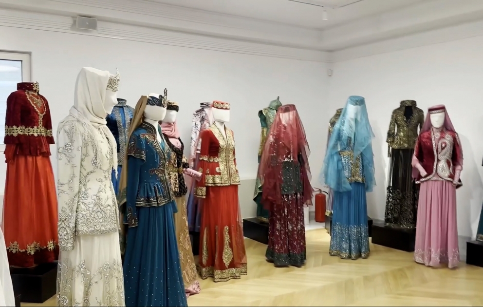 Belqradda Gülnarə Xəlilovanın "Qarabağ" milli geyimləri təqdim olunub