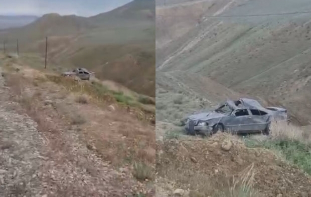“Mercedes” dərəyə aşdı, xəsarət alanlar var