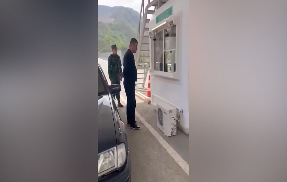 Ermənilər yeni sərhəd-buraxılış məntəqəmizdən keçir