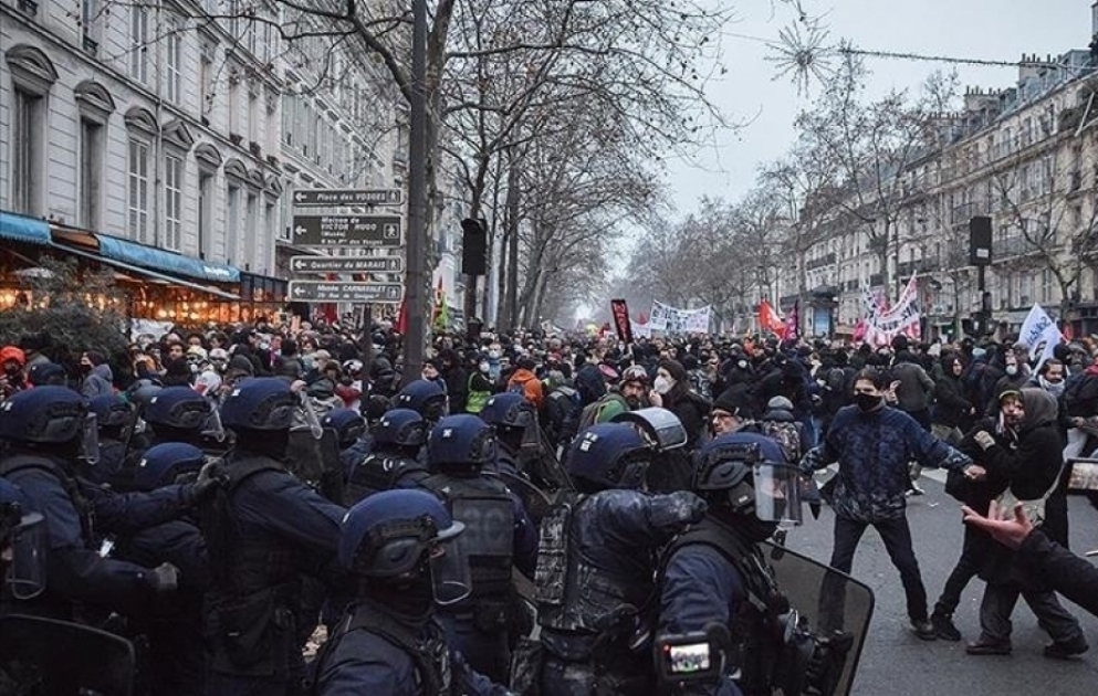 На акциях протеста во Франции задержаны более 500 человек, пострадали свыше 100 полицейских