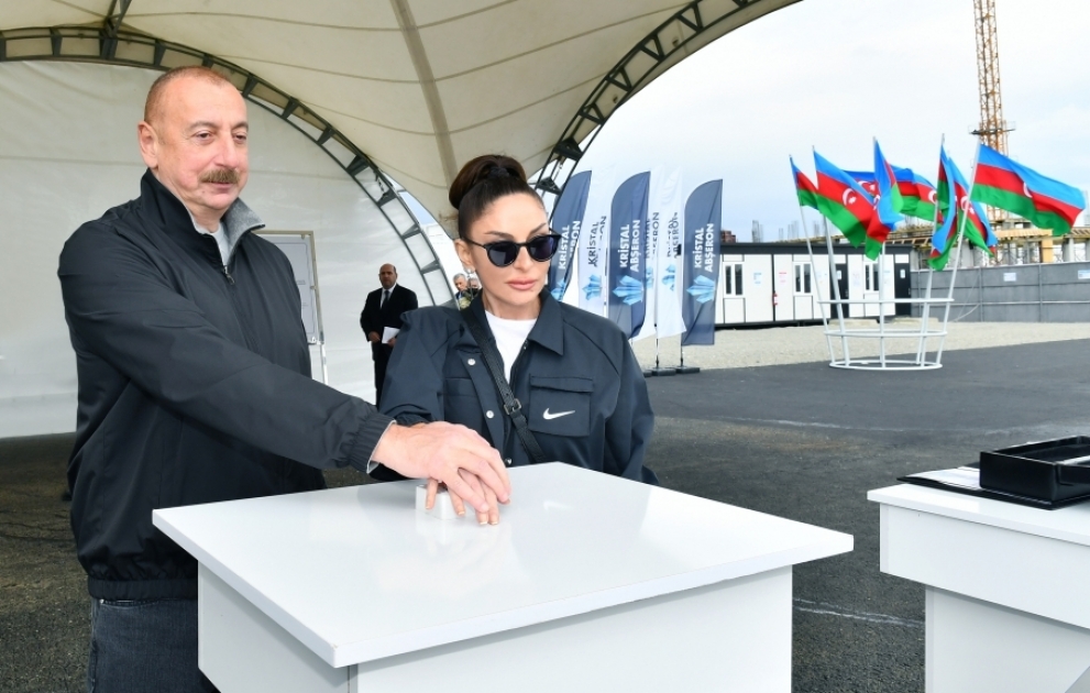 Le président azerbaïdjanais et son épouse posent la première pierre du Centre du mougham d’Aghdam