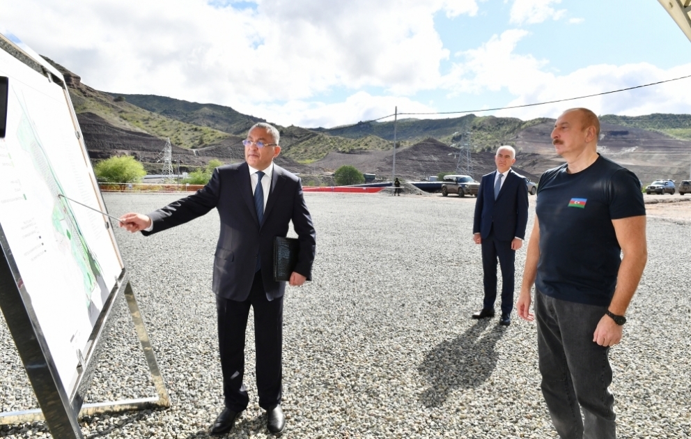 Le président Ilham Aliyev se déplace dans les régions de Latchine et de Goubadly