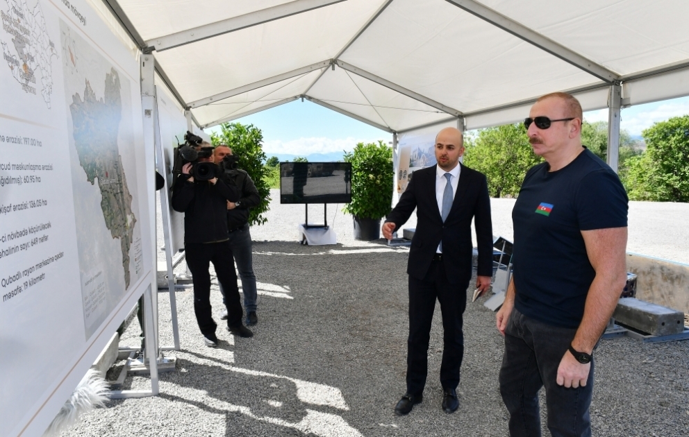 Präsident Ilham Aliyev legt Grundstein für ein weiteres Dorf im Distrikt Gubadli