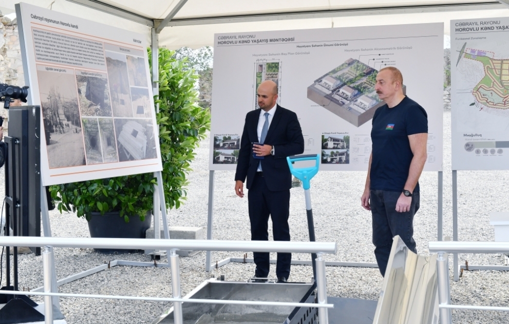 Präsident Ilham Aliyev legt Grundstein für das Dorf Horovlu im Distrikt Jabrayil