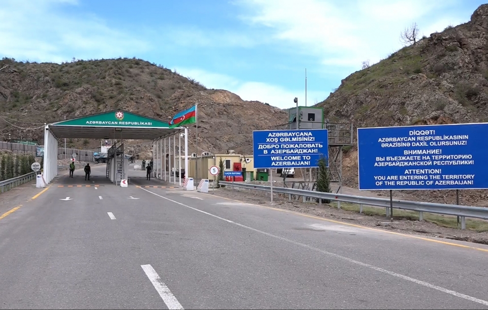 AZƏRTAC Laçın-Xankəndi yolunda yeni qurulan sərhəd-buraxılış məntəqəsində