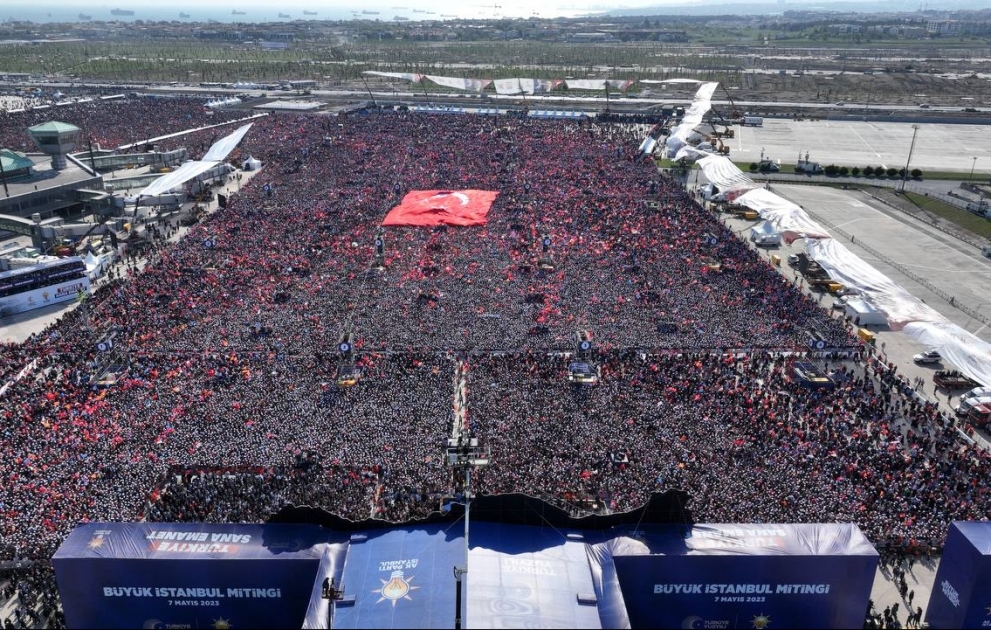 Ərdoğanın mitinqində 1.7 milyon insan iştirak edib