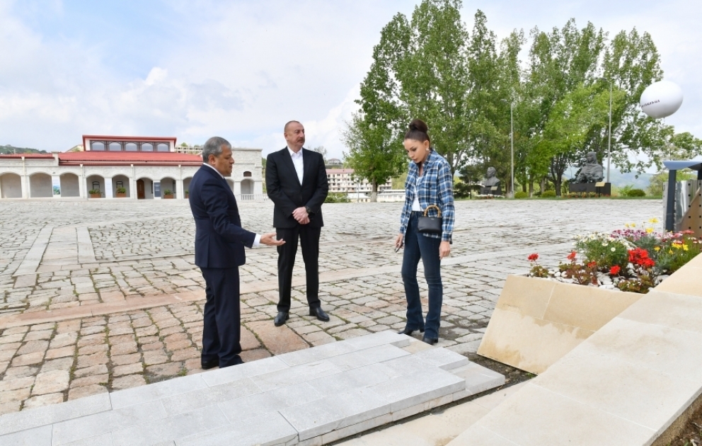 Şuşada Xüsusi nümayəndəliyin inzibati binasının qarşısında görüləcək işlərlə tanışlıq