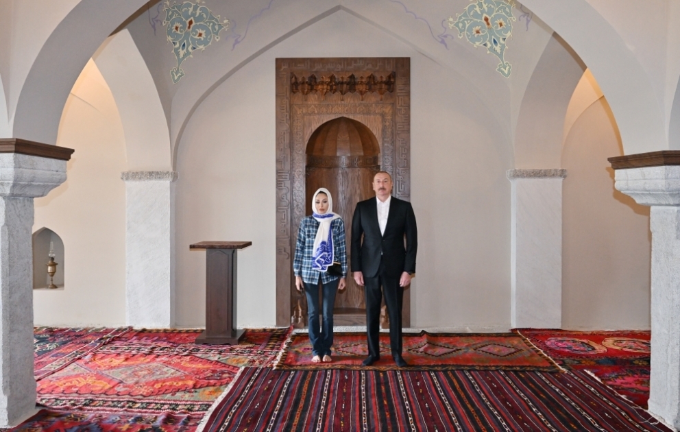 Präsident Ilham Aliyev und First Lady Mehriban Aliyeva weihen Herrenhaus der Mehmandarovs in Schuscha ein